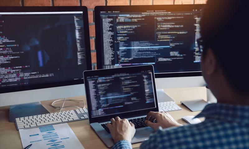 数据科学选型:R与Python如何赋能南山区网站建设?